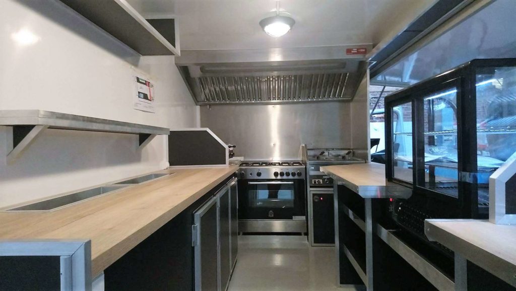 intérieur food truck traiteur