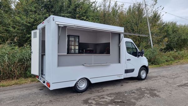 Réalisation foodtruck reconditionné M crêpes et galettes