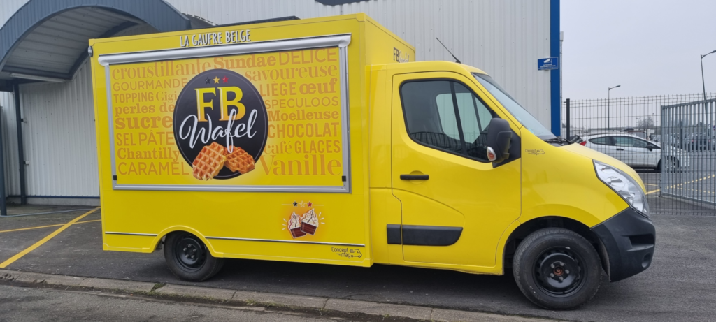 foodtruck jaune qui vend des gaufres liégeoises